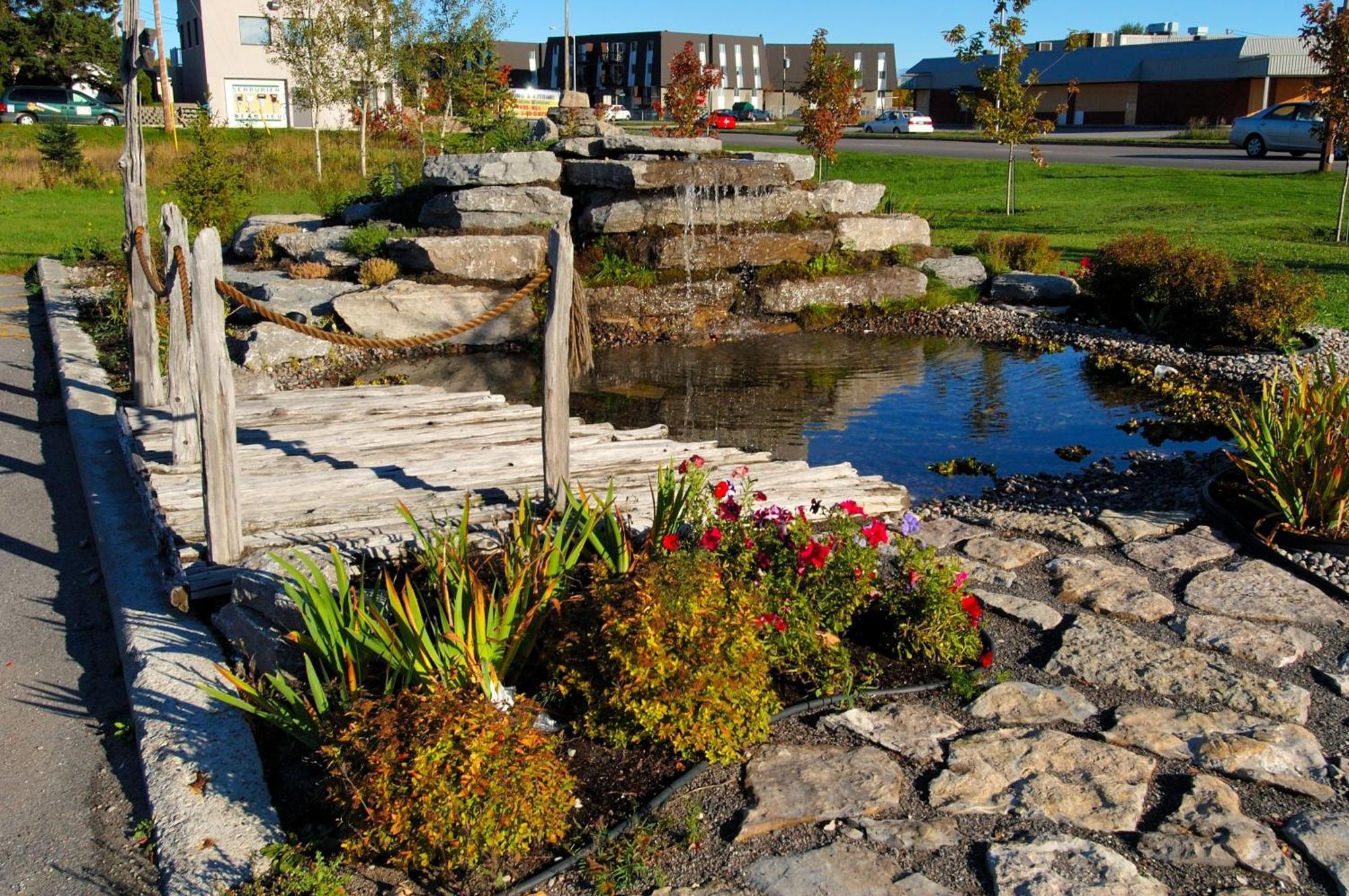 La Sagueneenne - Hotel Et Centre De Congres Saguenay Exterior photo
